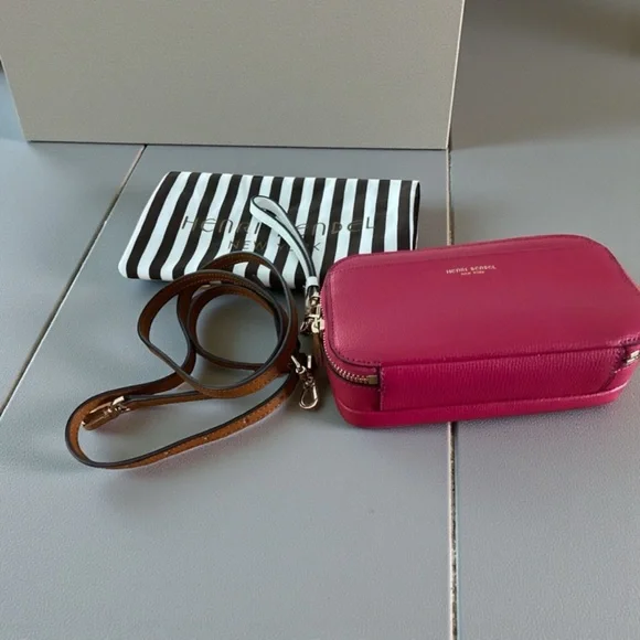 Henri Bendel 712 camera bag with Dustbag - Picture 4 of 6